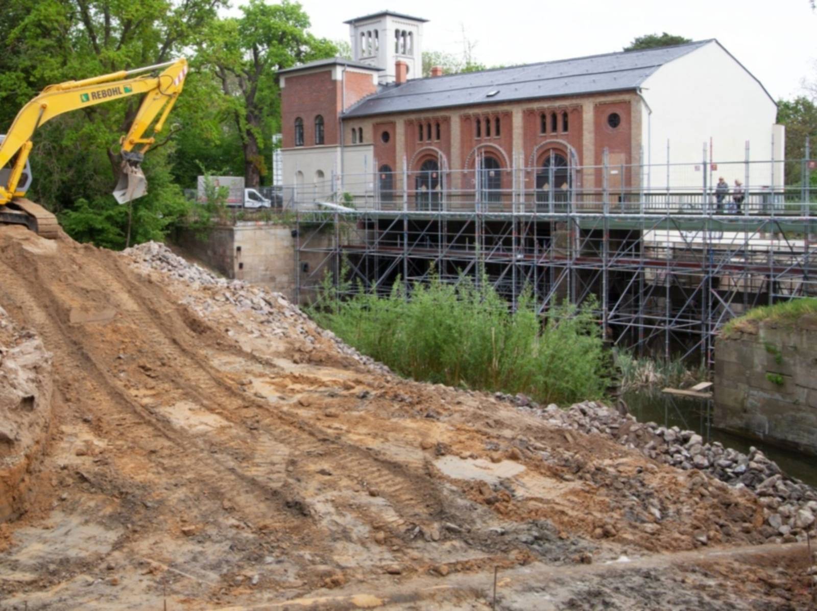 Erdarbeiten an der Schleuse und Ernst August Kanal