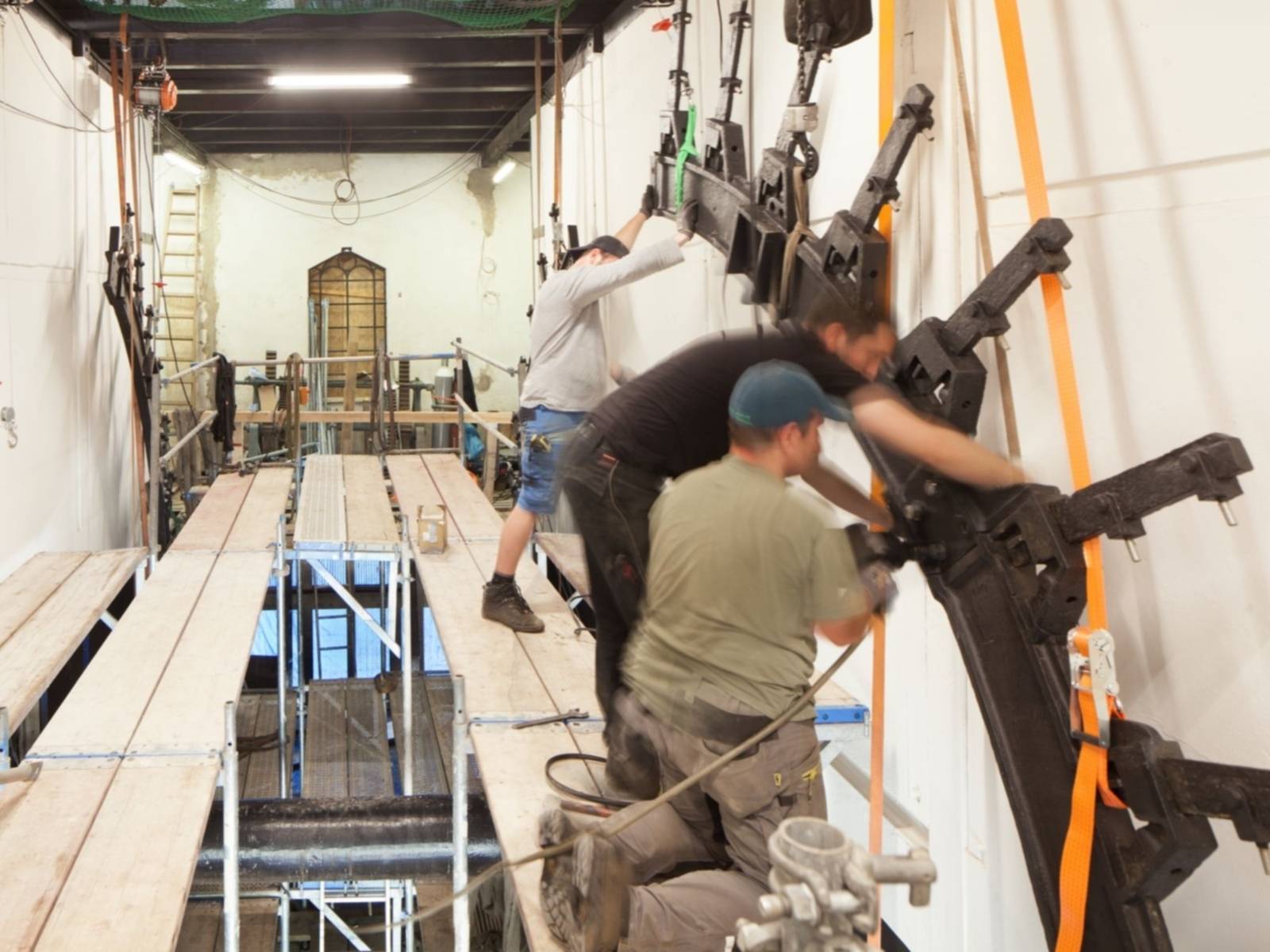 Montage des Wasserrades