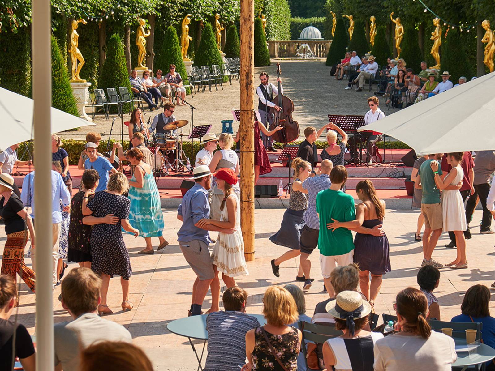 Tanztee im Gartentheater