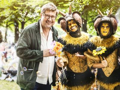 Künstlerischer Leiter DESiMO und die Bienen von Bubble on Circus
