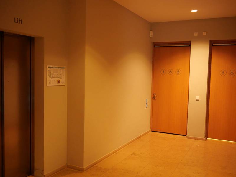 Toiletten im Untergeschoss des Schlosses
