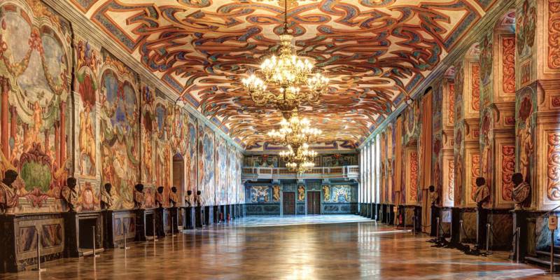 Blick in den schmuckvollen Hauptsaal der Galerie Herrenhausen