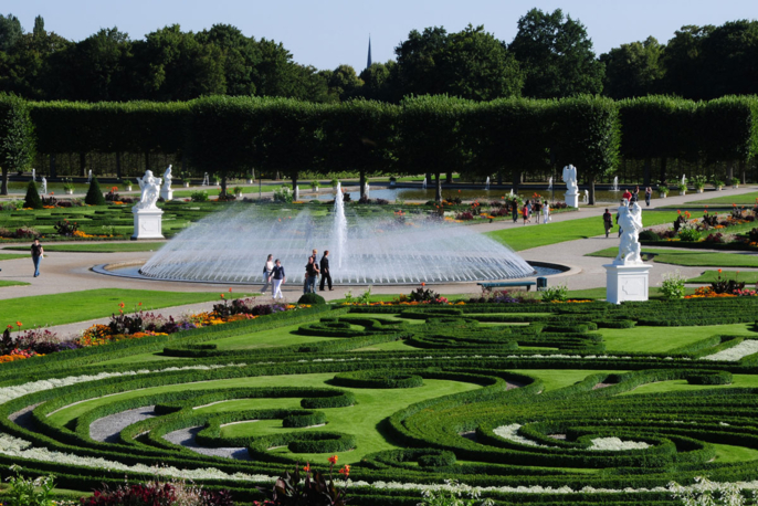 Parterre mit Glockenfontäne