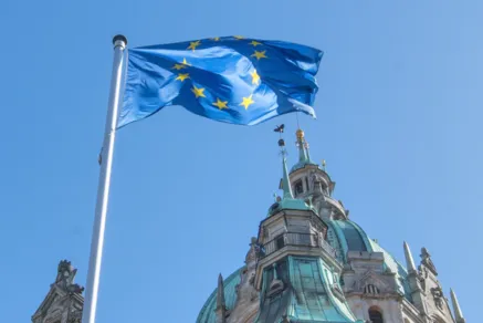 Europa-Flagge vor dem Neuen Rathaus