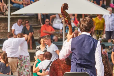 Tanztee im Gartentheater