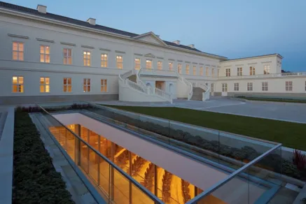 Blick auf den Innenhof von Schloss Herrenhausen 