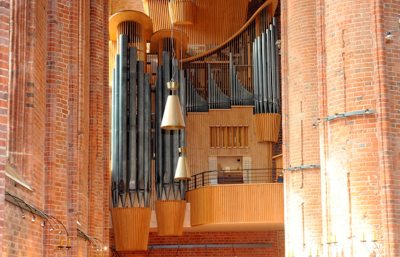 Orgel in Backsteinkirche
