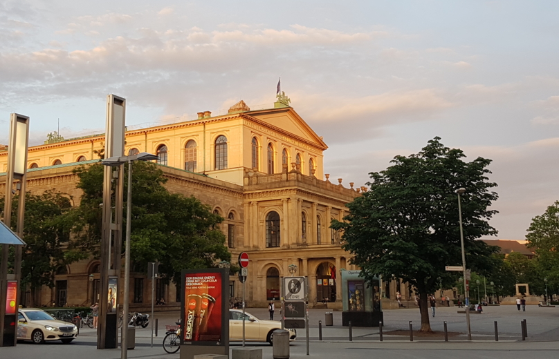 Von Sonne angestrahltes Gebäude