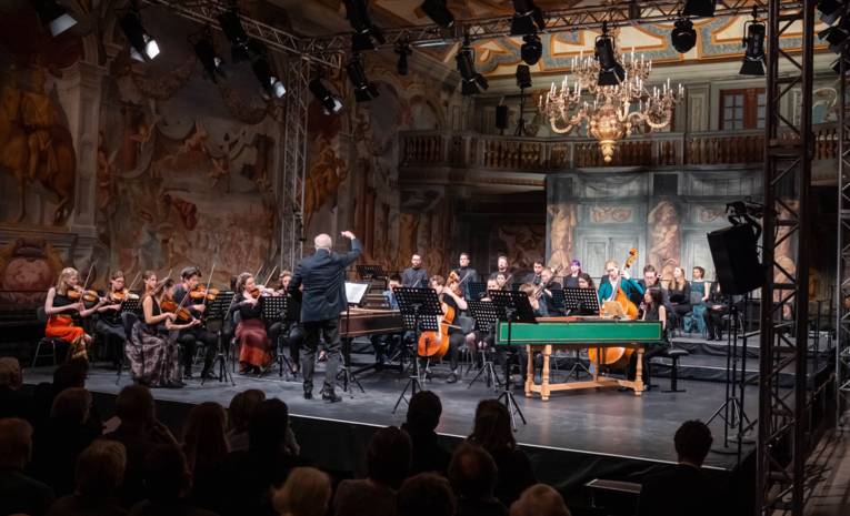 Orchester in der Galerie