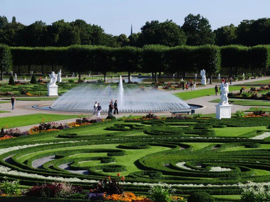 Parterre mit Glockenfontäne