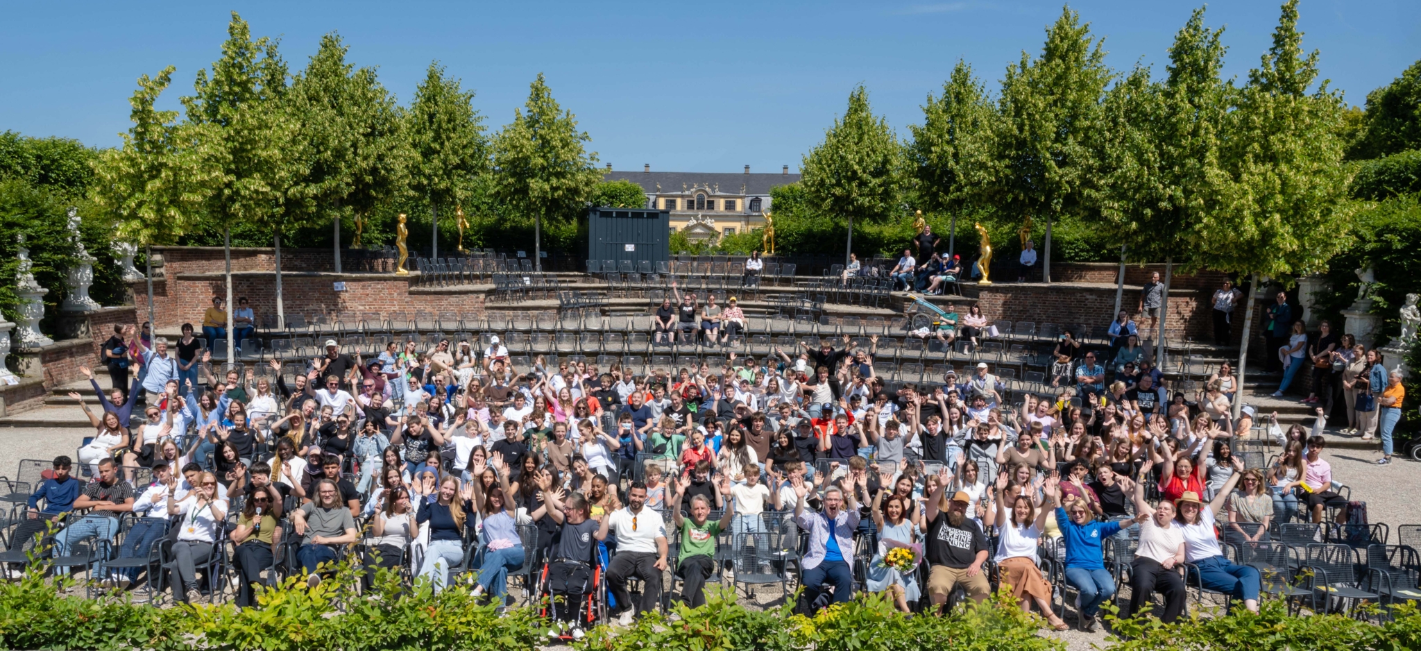 Die IGS Roderbruch bei der Abschlusspräsentation im Gartentheater